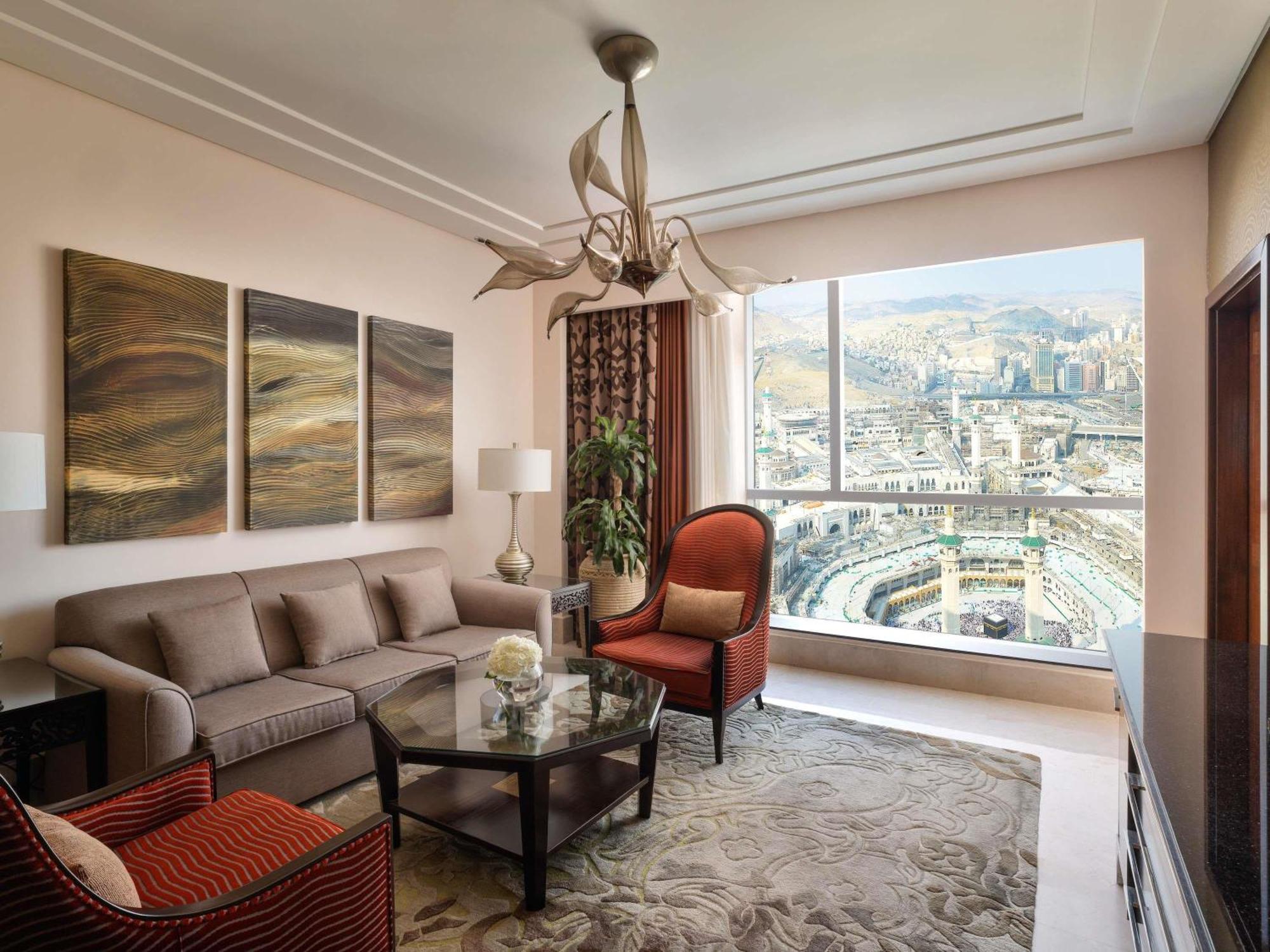 Fairmont Gold Junior Suite met Kingsize Bed Kaaba